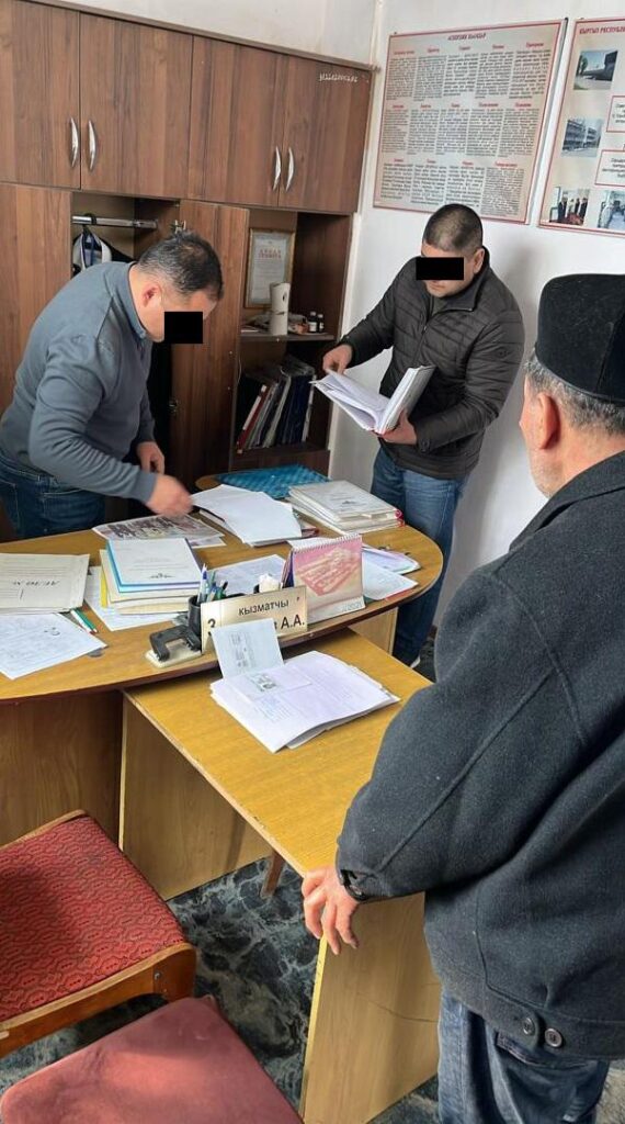 WhatsApp-Image-2025-02-25-at-13.51.53-1-1-570x1024 Ош облусунда аскер кызматкерлеринин коррупциялык схемасы аныкталды