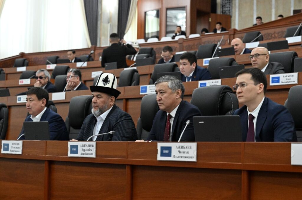 WhatsApp-Image-2025-02-27-at-15.49.45-1-1024x680 Жогорку Кеңештин депутаттары 27-февралда кыргыз-тажик чек арасы боюнча маалымат угушту.