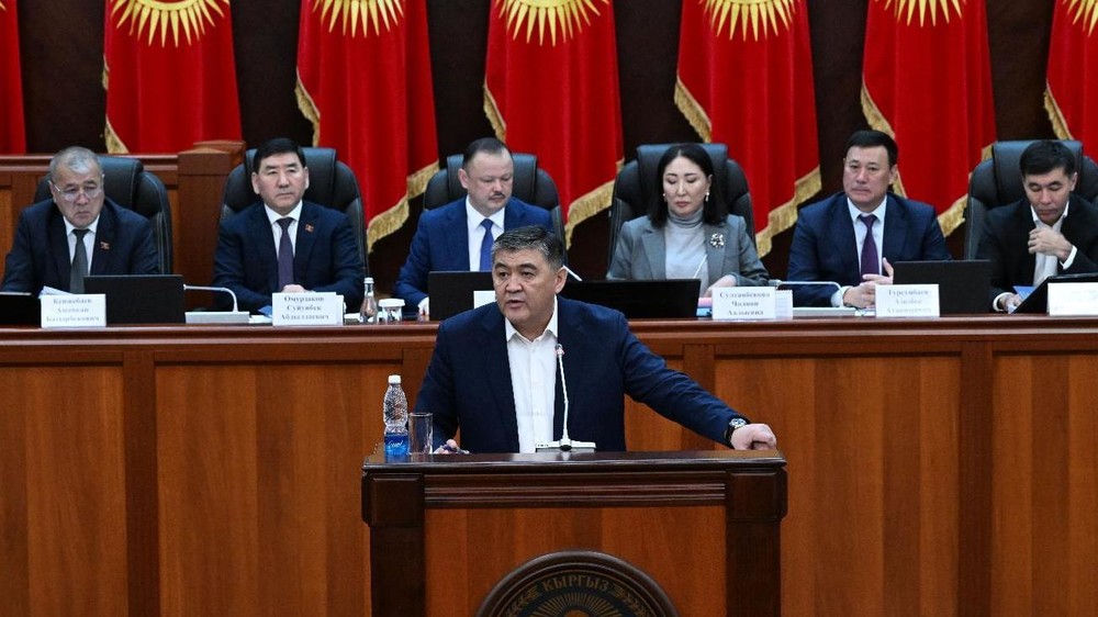 WhatsApp-Image-2025-02-27-at-15.49.46-1 Жогорку Кеңештин депутаттары 27-февралда кыргыз-тажик чек арасы боюнча маалымат угушту.