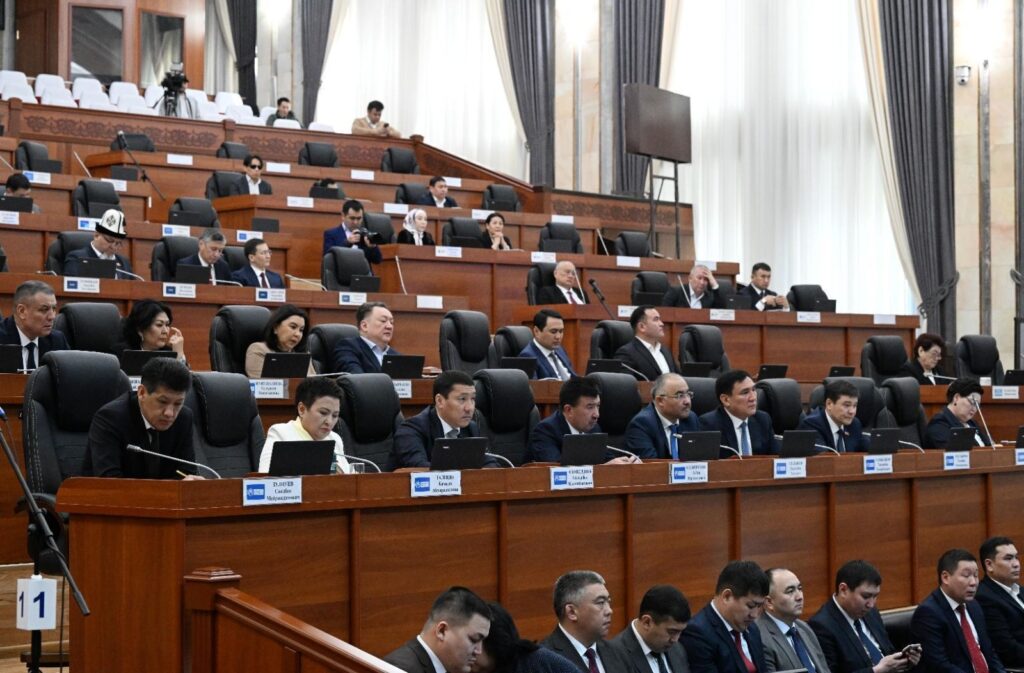 WhatsApp-Image-2025-02-27-at-15.49.46-1024x673 Жогорку Кеңештин депутаттары 27-февралда кыргыз-тажик чек арасы боюнча маалымат угушту.