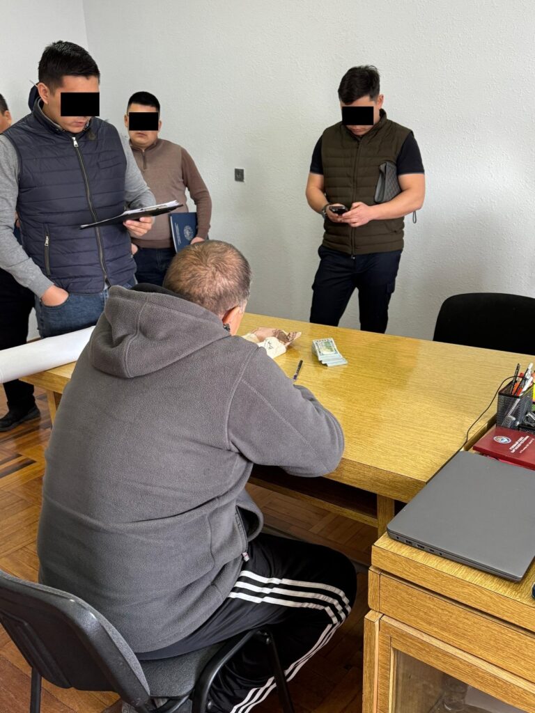WhatsApp-Image-2025-02-27-at-16.17.51-2-768x1024 Чолпон-Атада 29 миң доллар пара берип жаткан жаран кармалды
