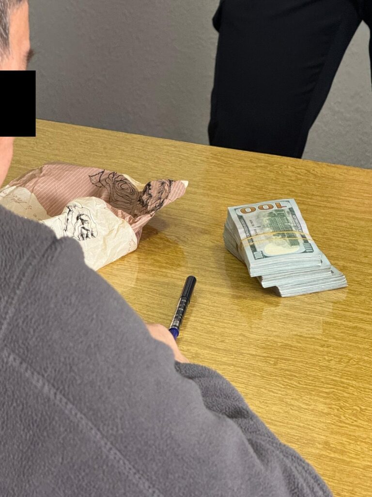 WhatsApp-Image-2025-02-27-at-16.17.51-768x1024 Чолпон-Атада 29 миң доллар пара берип жаткан жаран кармалды